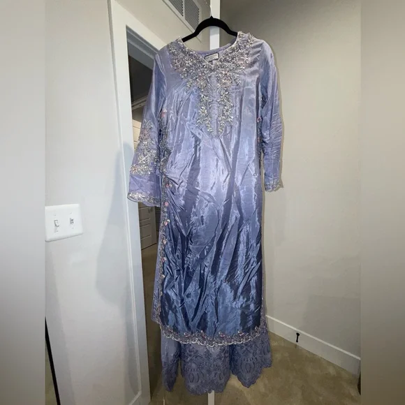 AJR Fancy Raw Silk 3 Piece Pakistani Suit - Picture 2 of 6